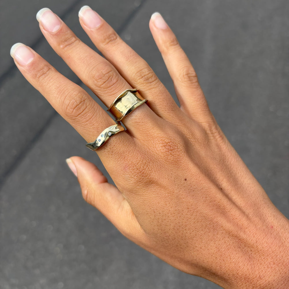 Custom Wave Ring (Stone & Engraving) | Yellow Gold