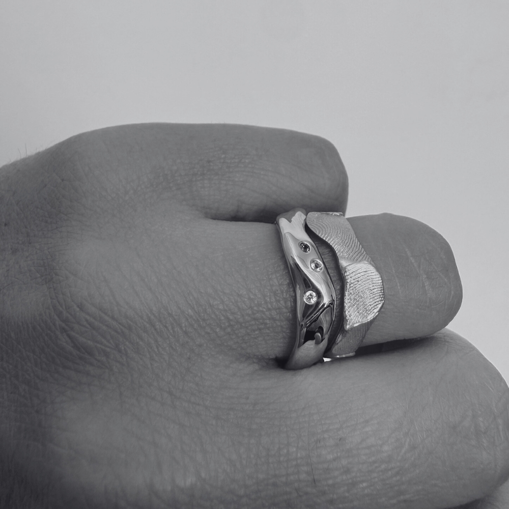 Custom Wave Ring (Stone & Engraving) | Silver