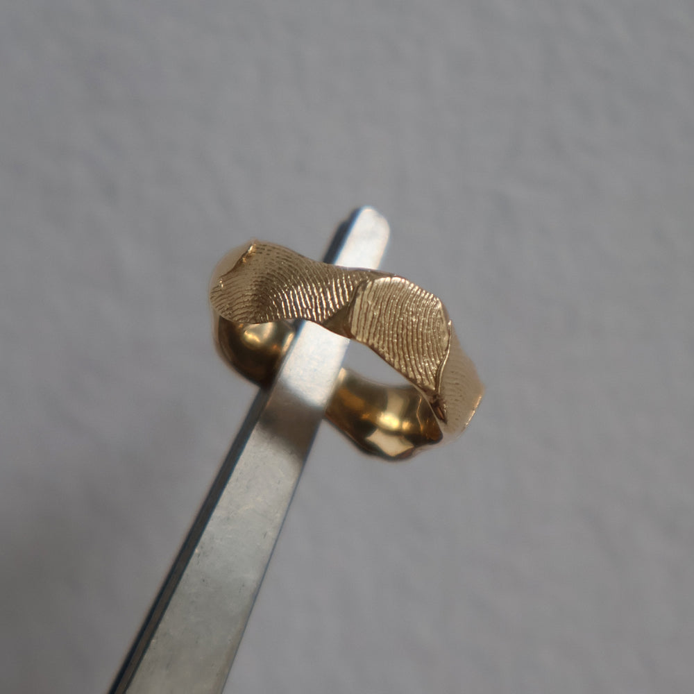Impression™ Wave Ring | Yellow Gold