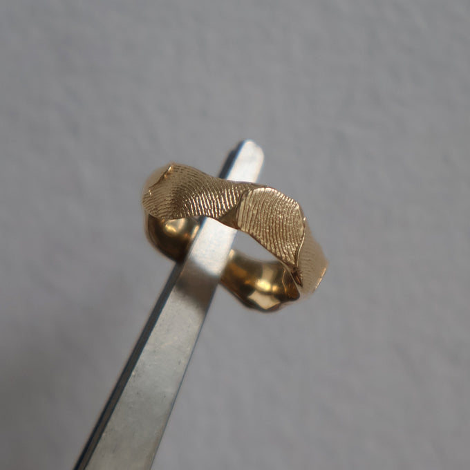 Impression™ Wave Ring | Yellow Gold