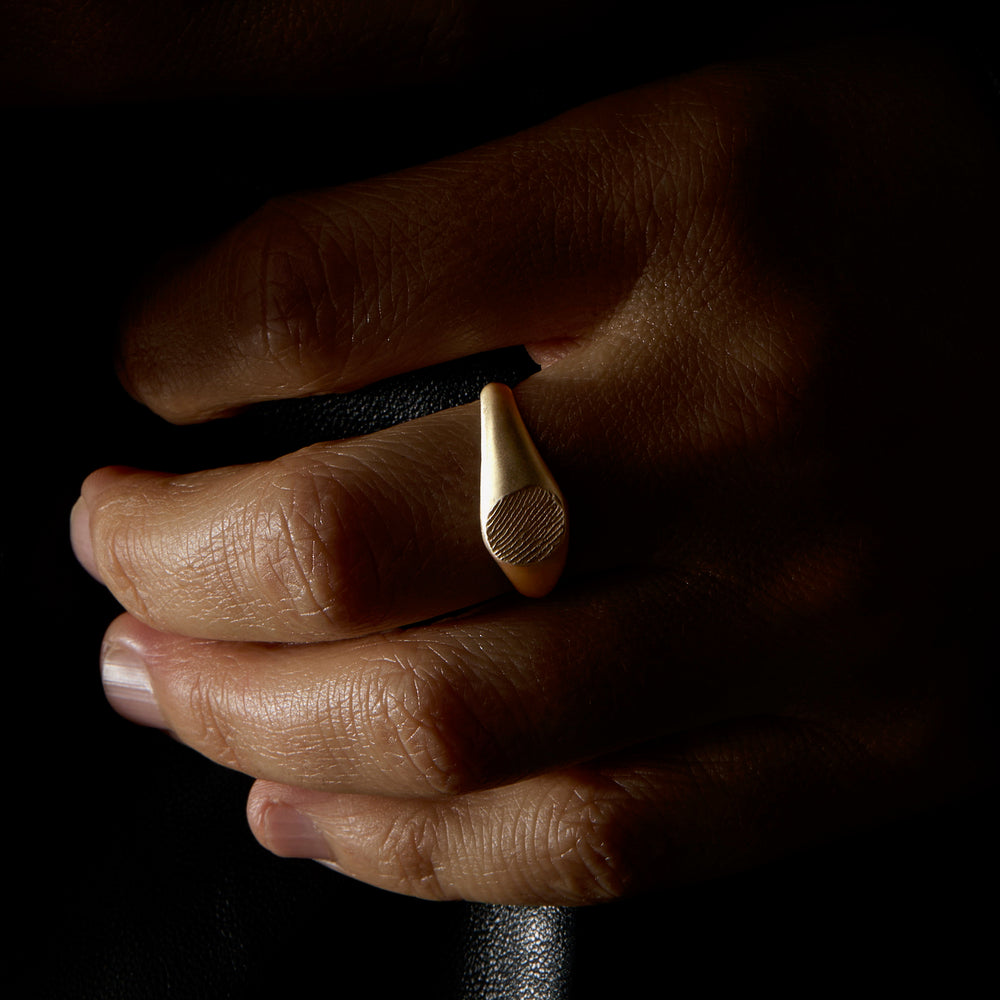 Impression™ Petite Signet Ring | Yellow Gold