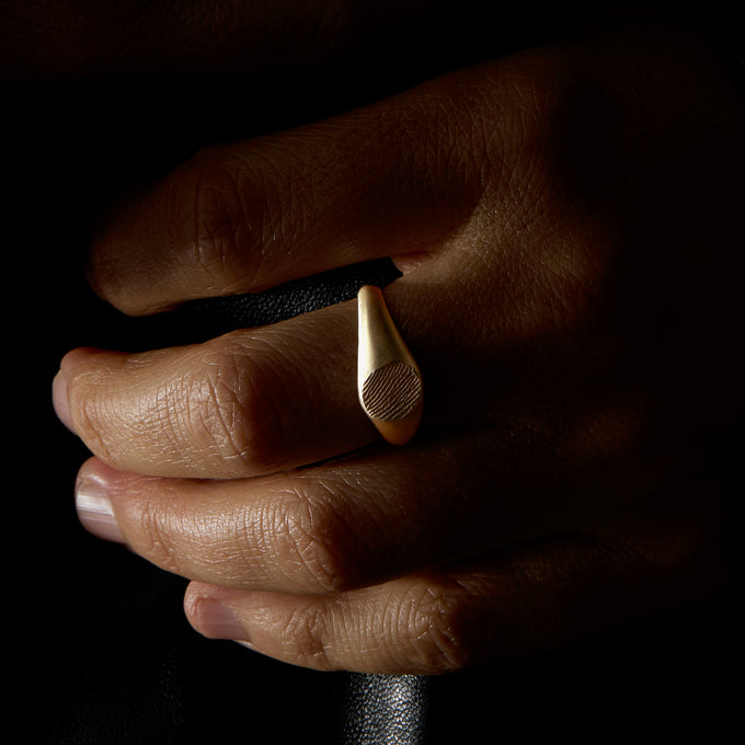 Impression™ Petite Signet Ring | Yellow Gold
