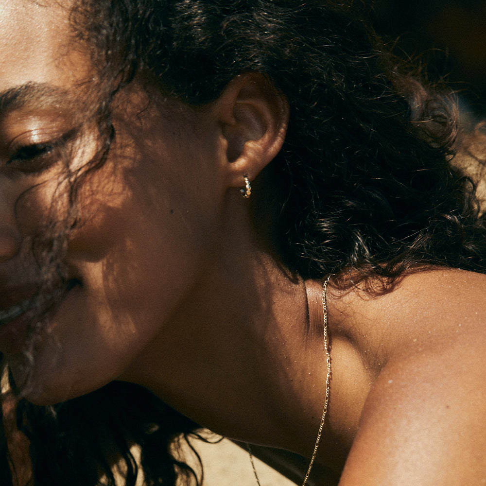 Pebble Huggies | Yellow Gold
