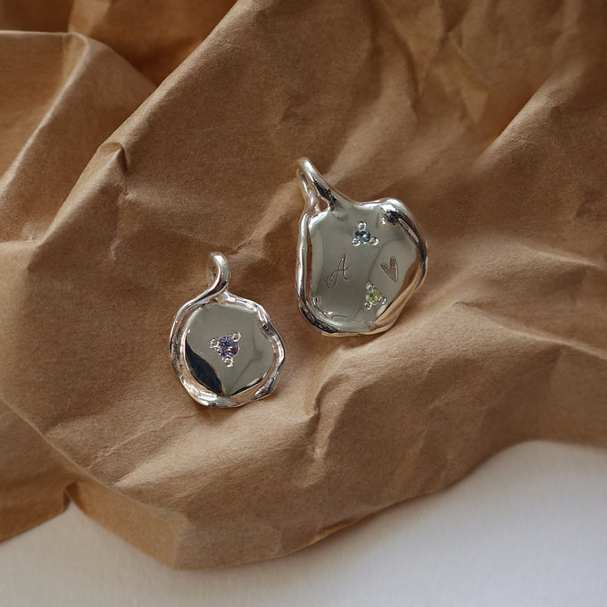 Mini Custom Wave Pendant (Stone & Engraving) | White Gold