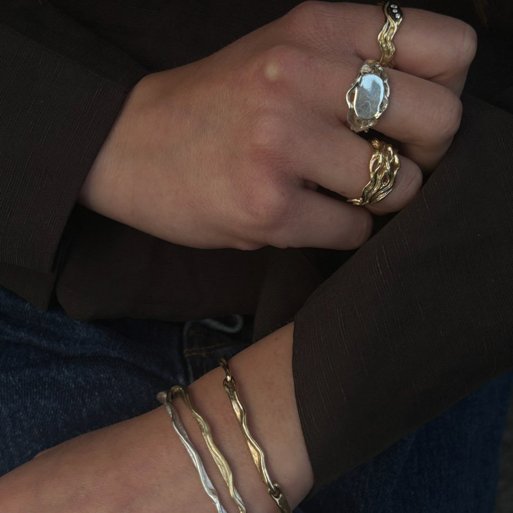 Ivy Oval Stone Signet Ring | White Gold