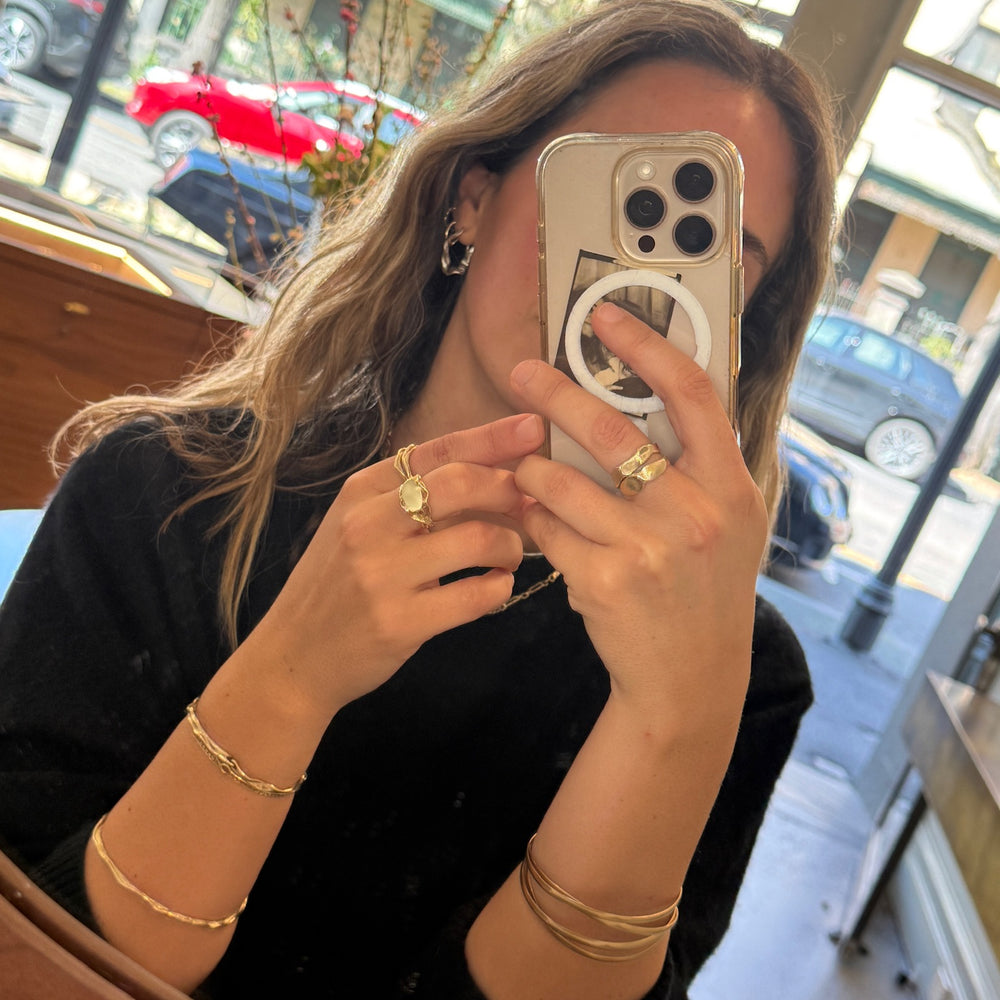 Ivy Oval Signet Ring | Yellow Gold