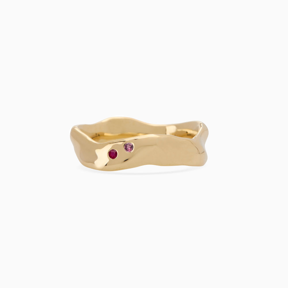 Custom Wave Ring (Stone & Engraving) | Yellow Gold