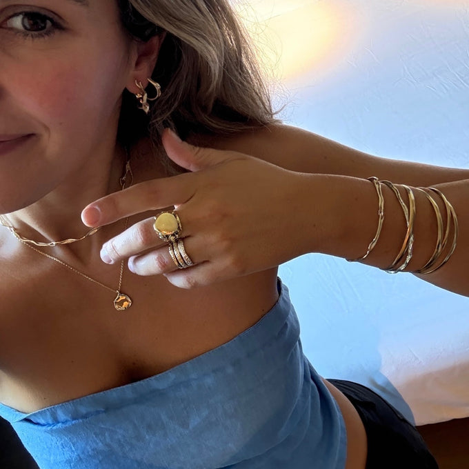 Mini Custom Wave Pendant (Stone & Engraving) | Yellow Gold