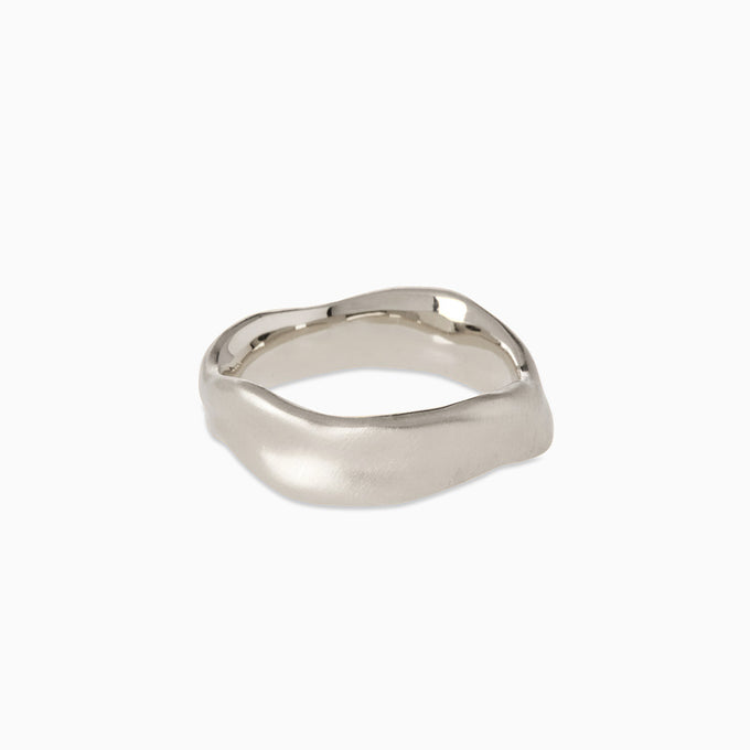 Custom Wave Ring (Stone & Engraving) | Silver