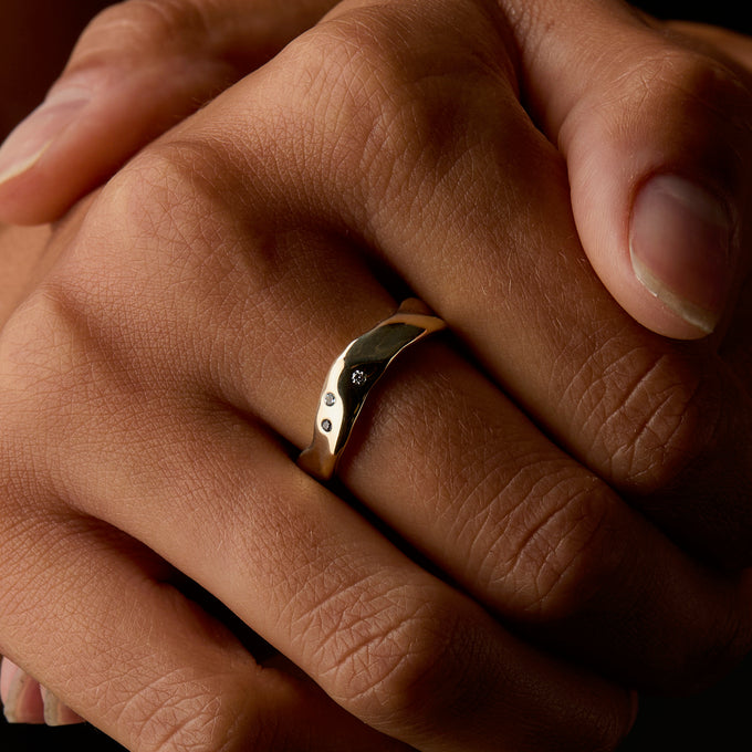 Custom Wave Ring (Stone & Engraving) | Yellow Gold