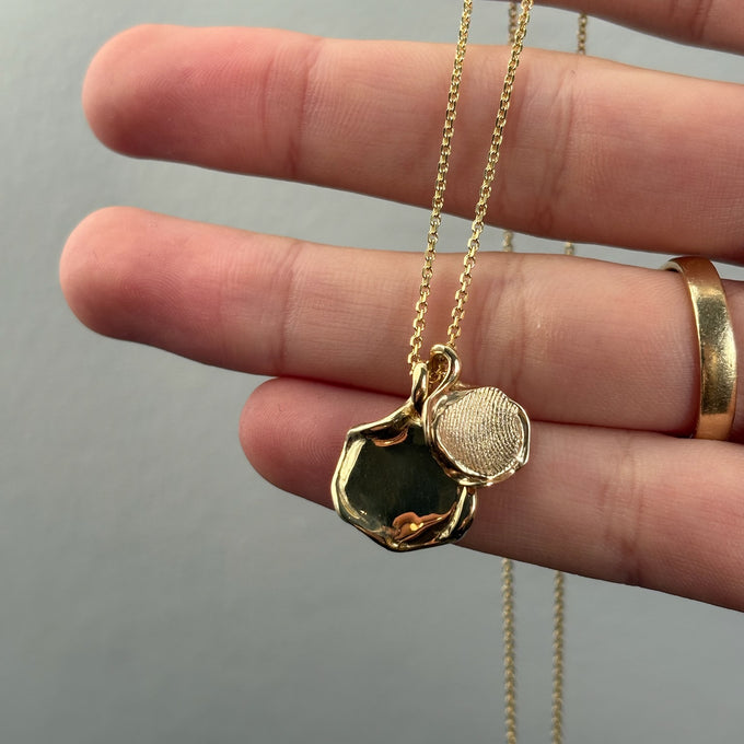 Mini Custom Wave Pendant (Stone & Engraving) | Yellow Gold