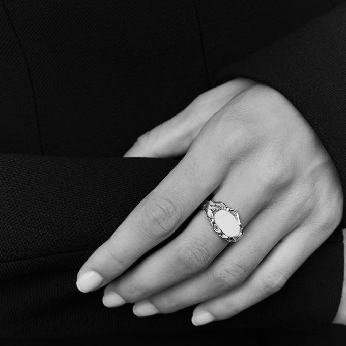 Engraved Ivy Oval Signet Ring | Rose Gold