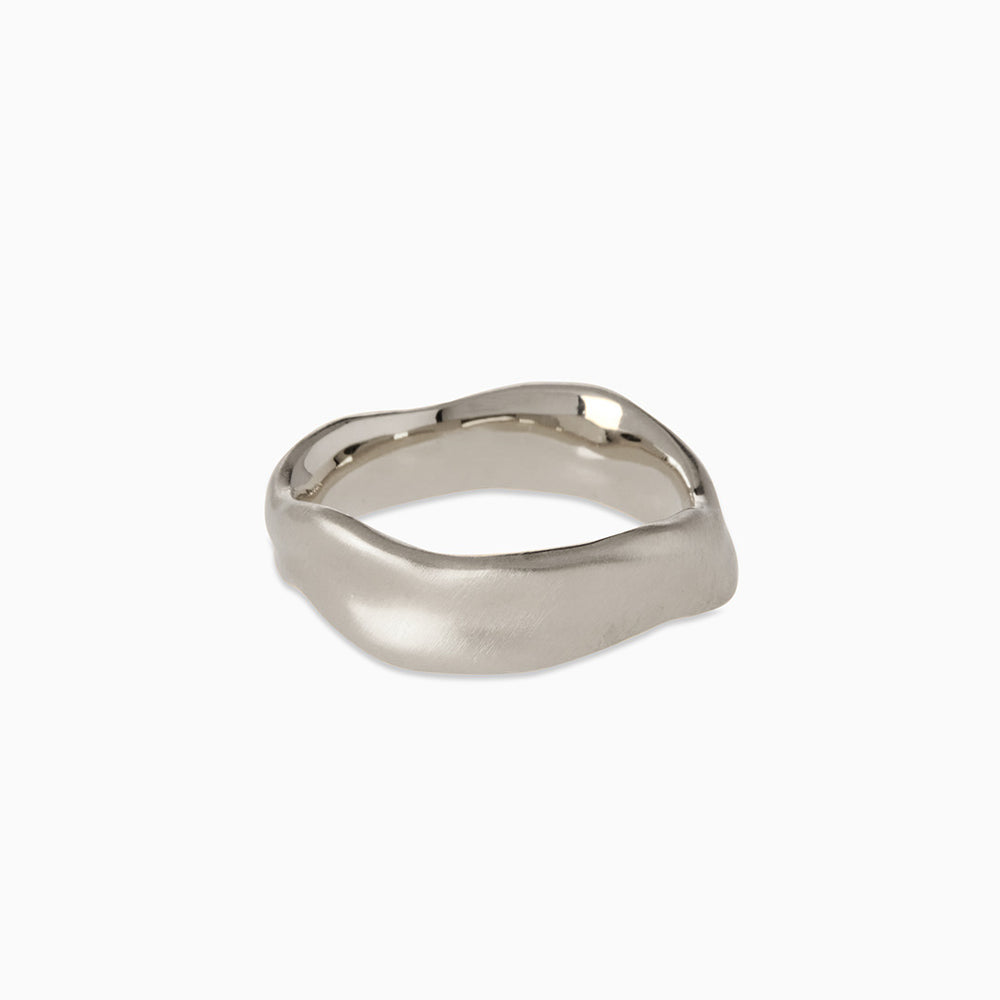 Custom Wave Ring (Stone & Engraving) | White Gold