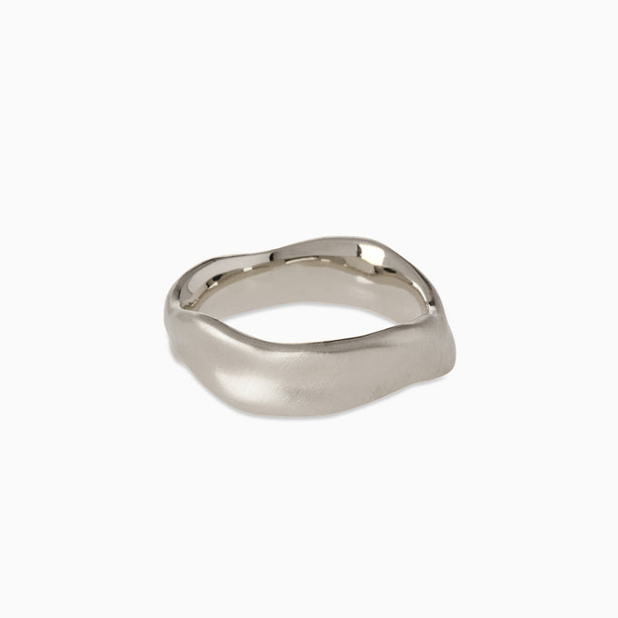 Custom Wave Ring (Stone & Engraving) | White Gold