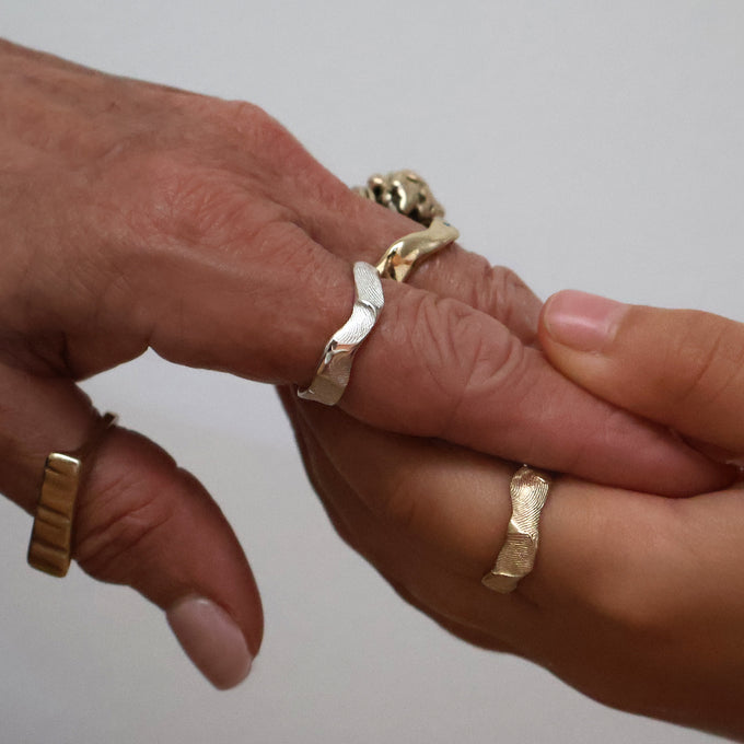 Impression™ Wave Ring | White Gold