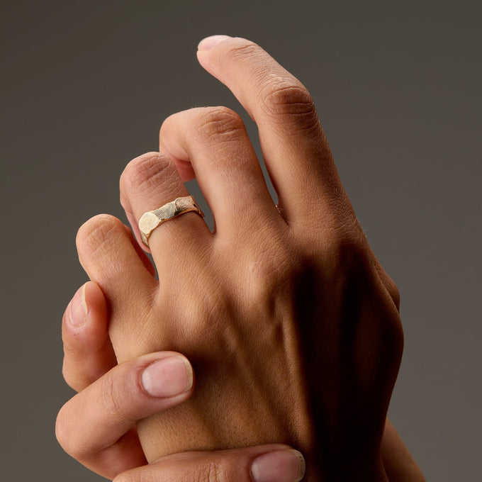 Impression™ Wave Ring | Yellow Gold