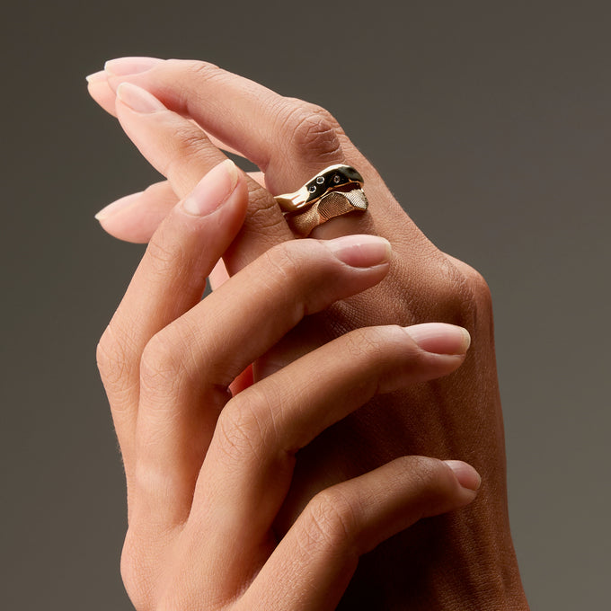 Custom Wave Ring (Stone & Engraving) | Yellow Gold