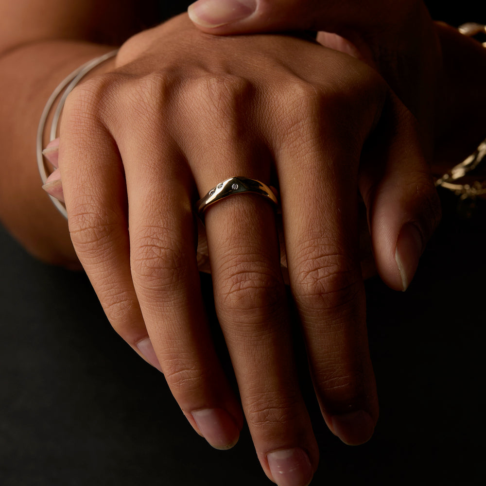 Custom Wave Ring (Stone & Engraving) | Yellow Gold