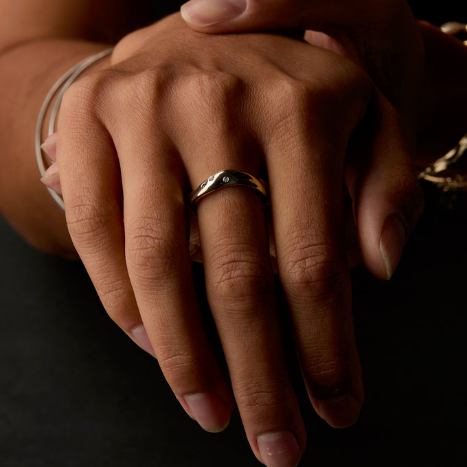 Custom Wave Ring (Stone & Engraving) | Yellow Gold