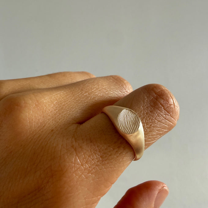 Impression™ Petite Signet Ring | Yellow Gold