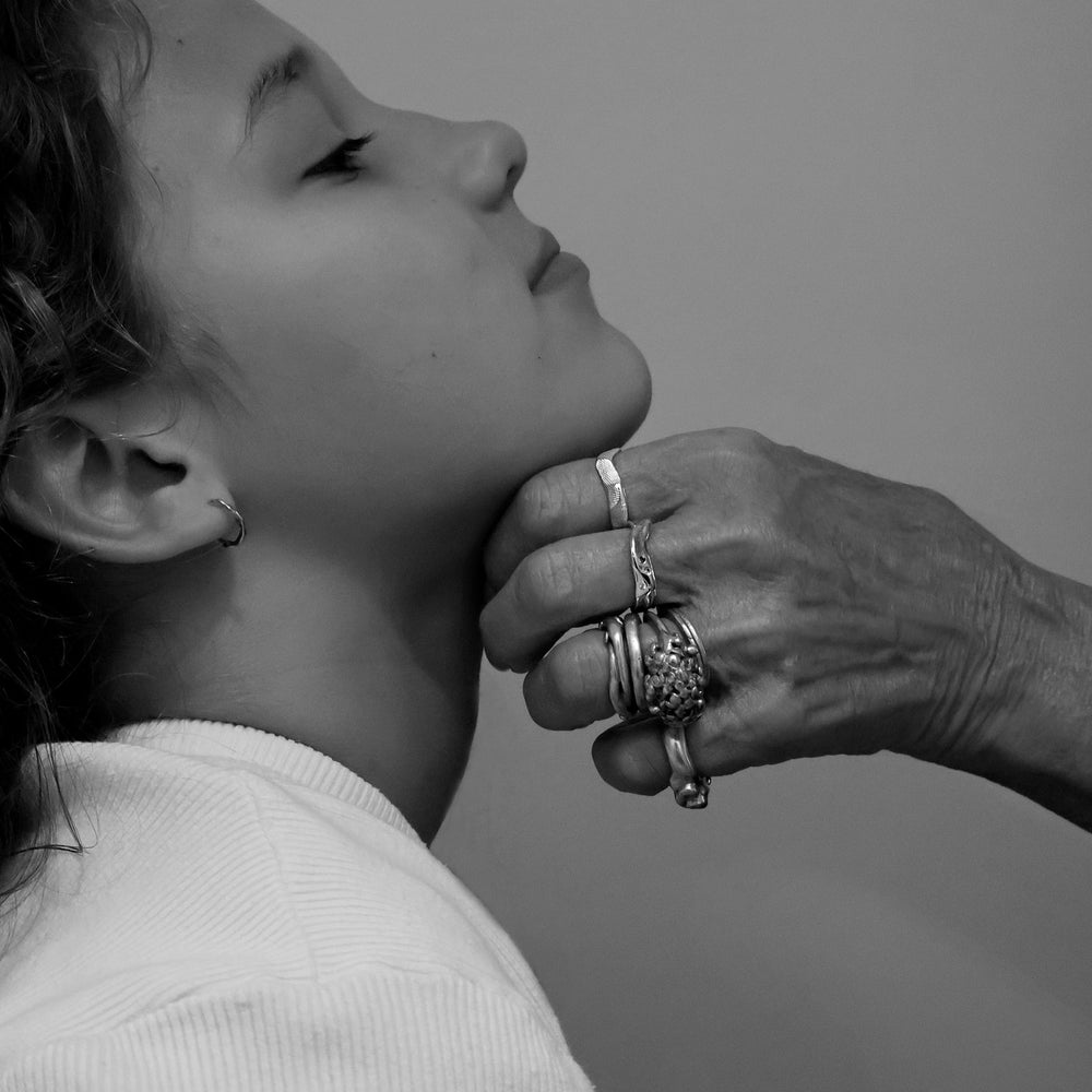 Custom Wave Ring (Stone & Engraving) | Silver