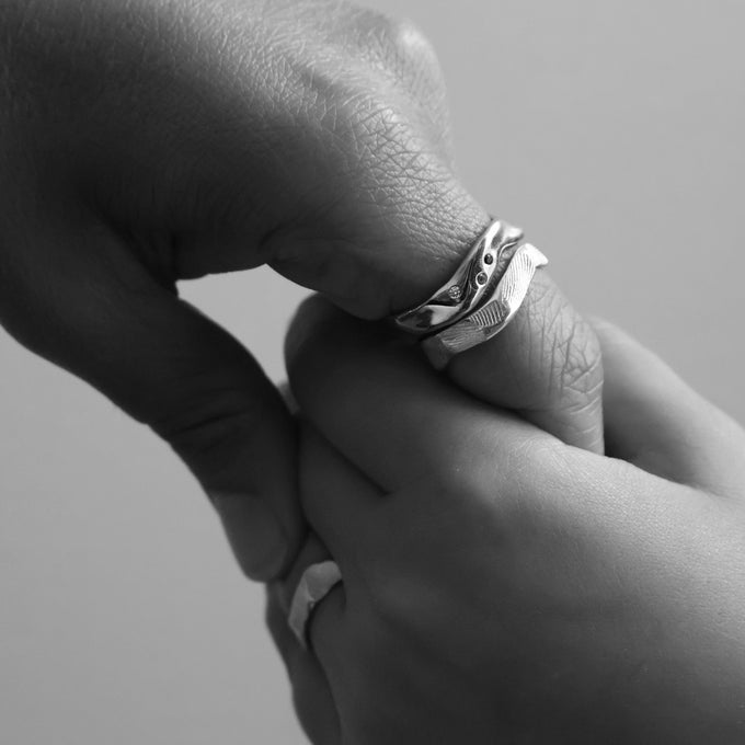 Custom Wave Ring (Stone & Engraving) | Silver