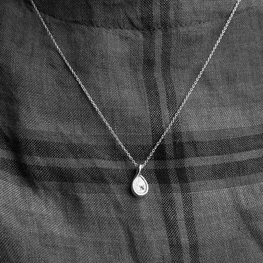 Custom Forma Pendant (Stones & Engraving) | Yellow Gold
