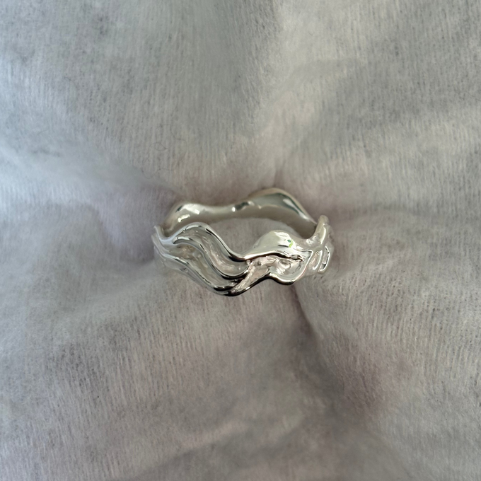 Sculpt Band Ring | White Gold