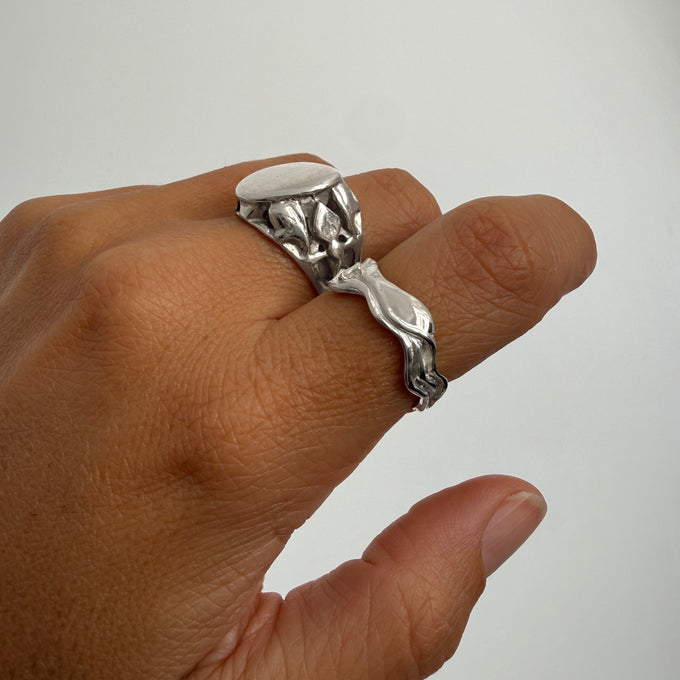 Sculpt Band Ring | White Gold