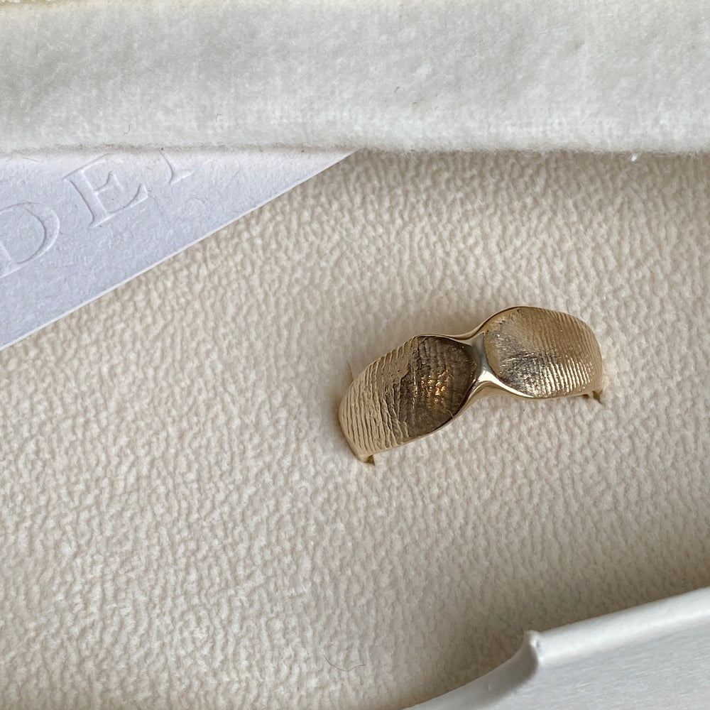 Impression™ Band Ring | Yellow Gold