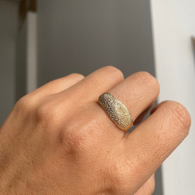 Impression™ Band Ring | Yellow Gold