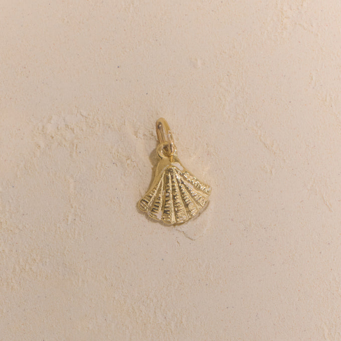 Shell Pendant | Gold