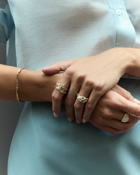 Narrow Sculpt Band Ring | Yellow Gold