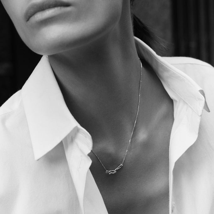 Sculpt Bar Necklace | Silver
