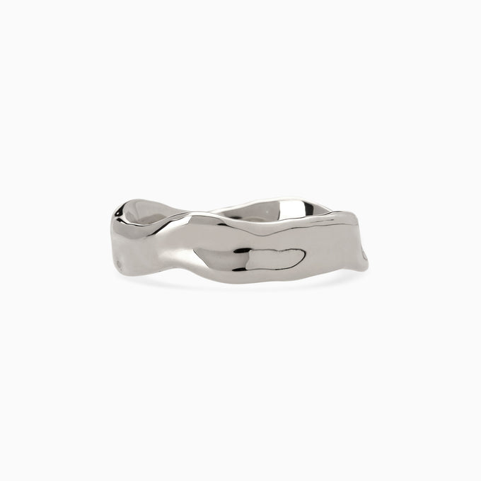 Custom Wave Ring (Stone & Engraving) | White Gold