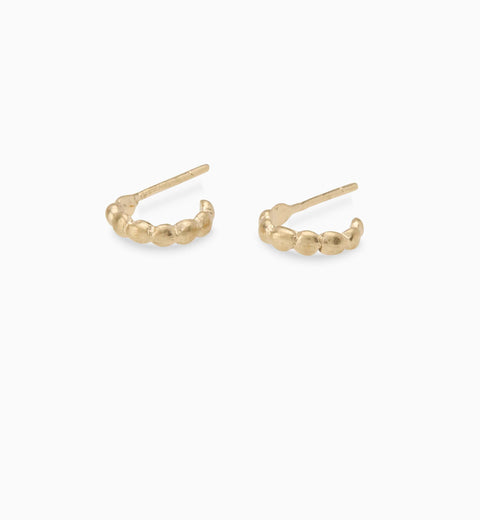 Pebble Huggies | Yellow Gold