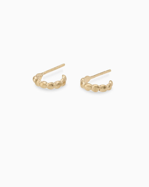 Pebble Huggies | Yellow Gold