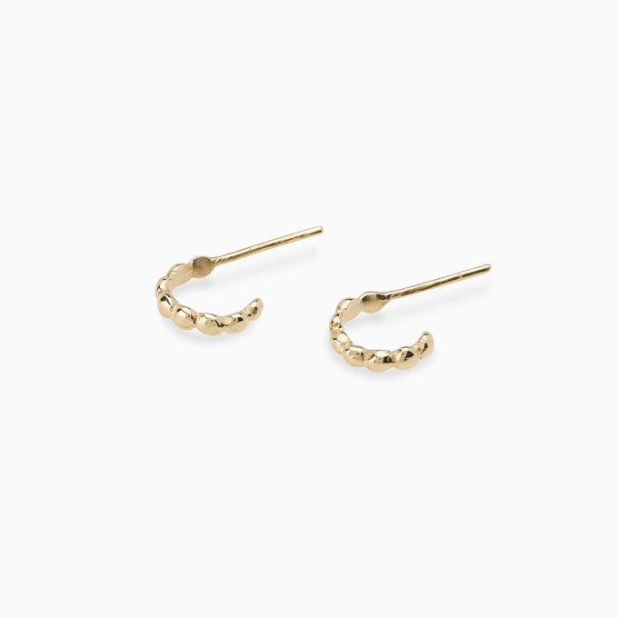 Pebble Huggies | Yellow Gold
