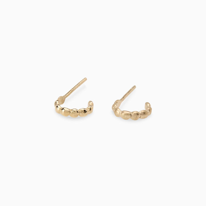 Pebble Huggies | Yellow Gold