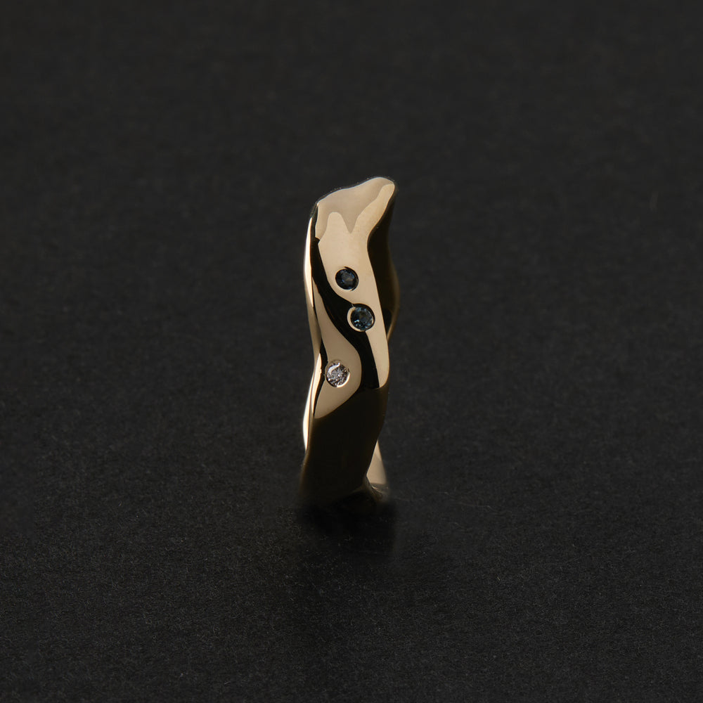 Custom Wave Ring (Stone & Engraving) | Yellow Gold