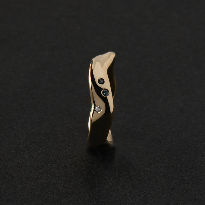 Custom Wave Ring (Stone & Engraving) | Yellow Gold