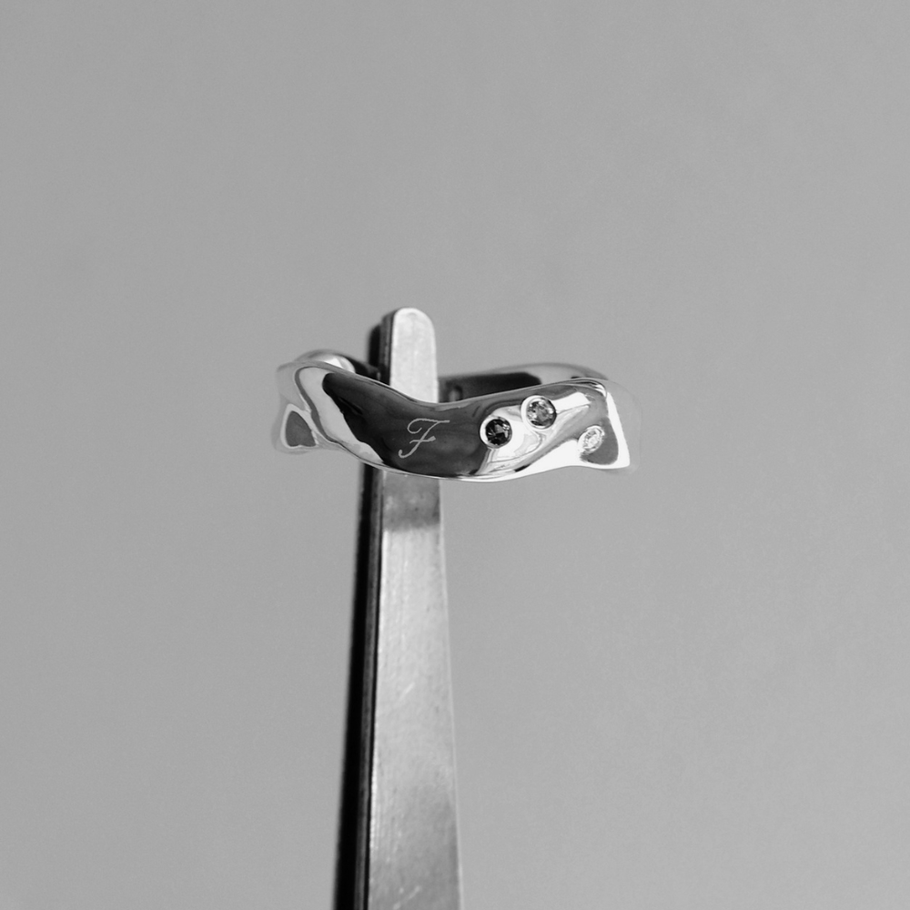 Custom Wave Ring (Stone & Engraving) | White Gold