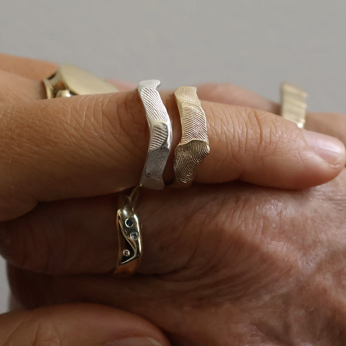 Impression™ Wave Ring | Yellow Gold