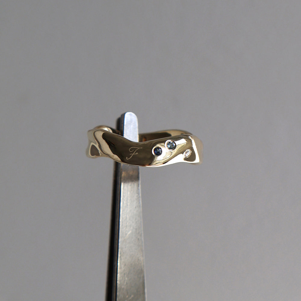 Custom Wave Ring (Stone & Engraving) | Yellow Gold