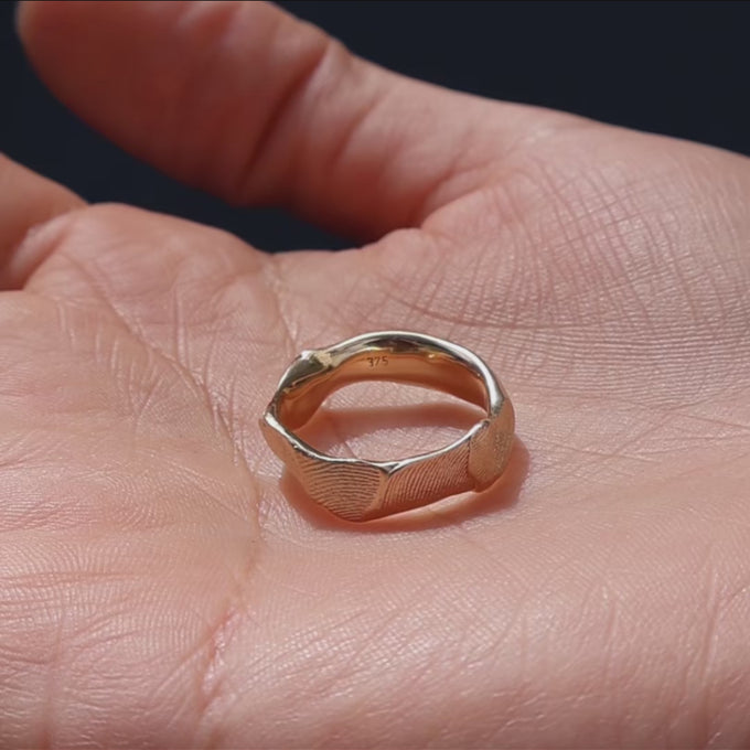 Impression™ Wave Ring | Yellow Gold