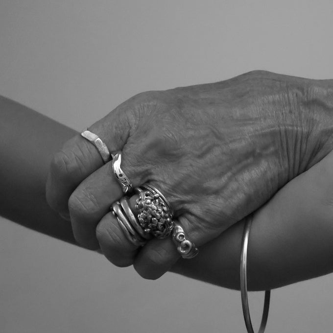 Custom Wave Ring (Stone & Engraving) | Silver